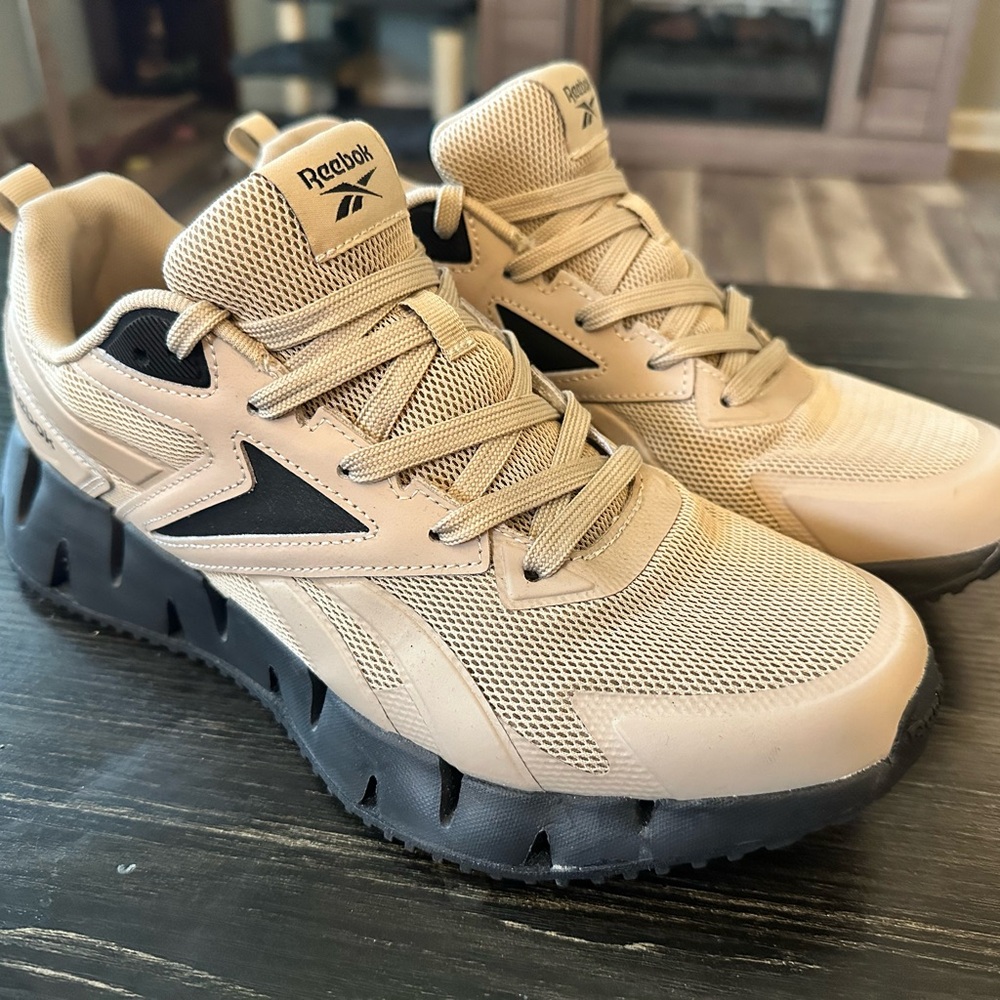Reebok Men's Zig Dynamica STR Beige and Black Athletic Shoes NWOT
